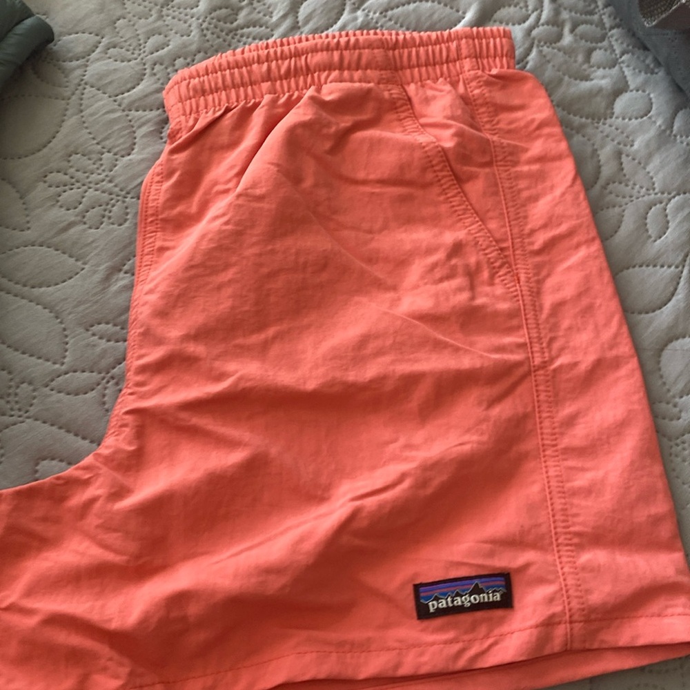 NWT Patagonia Baggie size M. Coral color